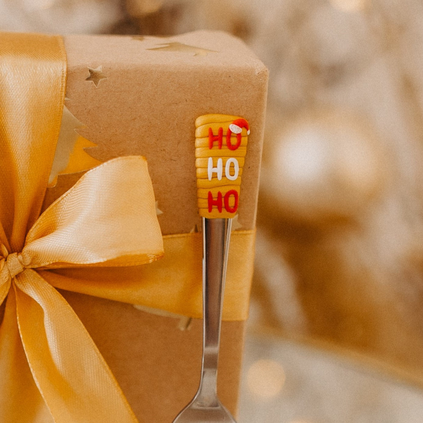 Kávová lžička s nápisem HO-HO-HO a santovskou čepicí