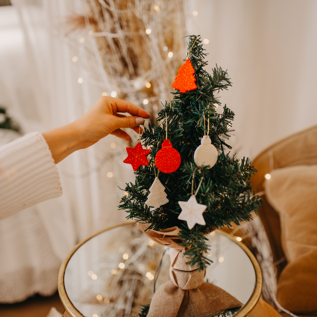 Sada šesti ozdob na vánoční stromeček - hvězda, baňka, stromeček