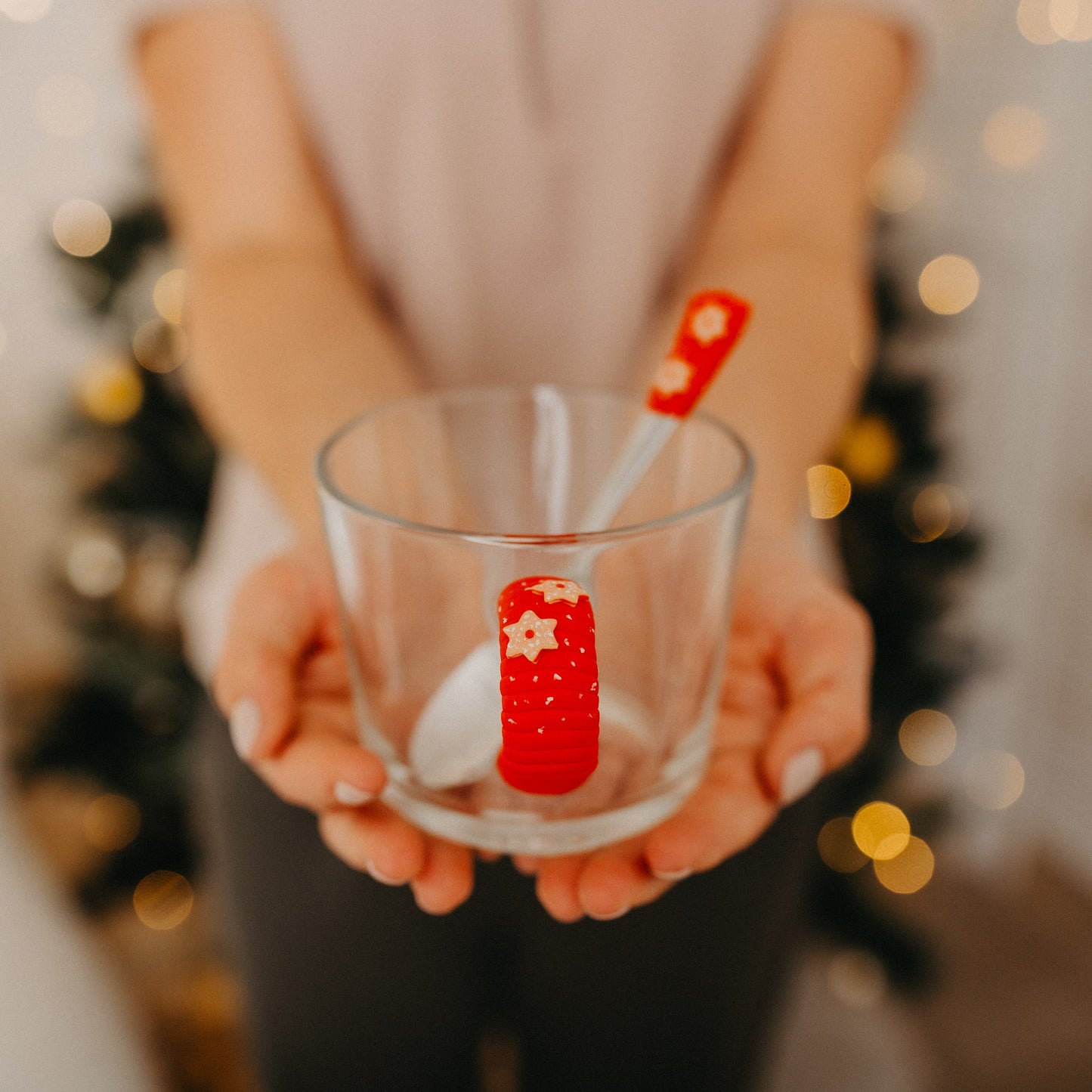 Sada skleněného hrníčku se lžičkou s motivem lineckého cukroví